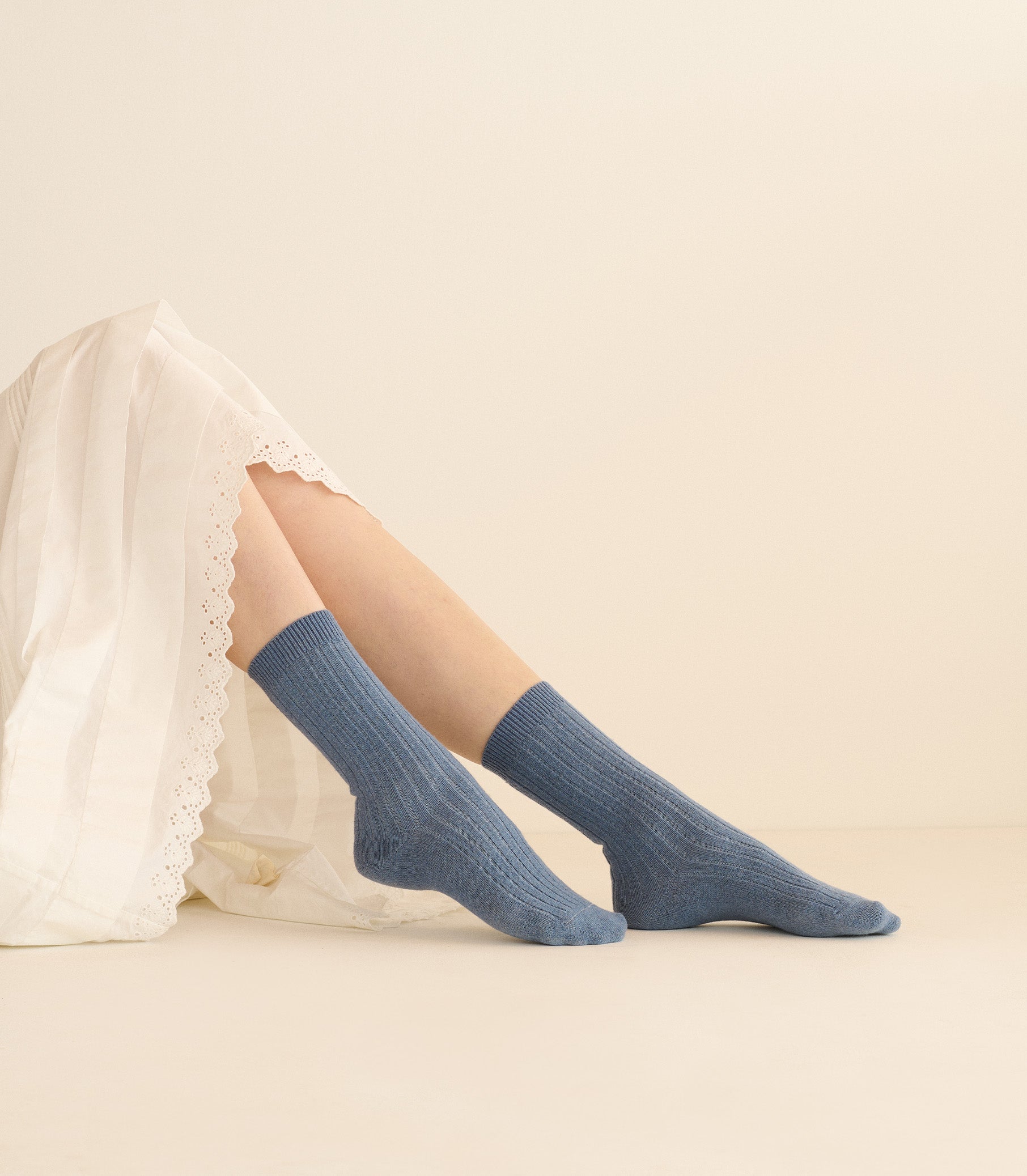 COLLÉGIEN MERINO CASHMERE RIBBED CREW SOCKS -- BLEU JEANS
