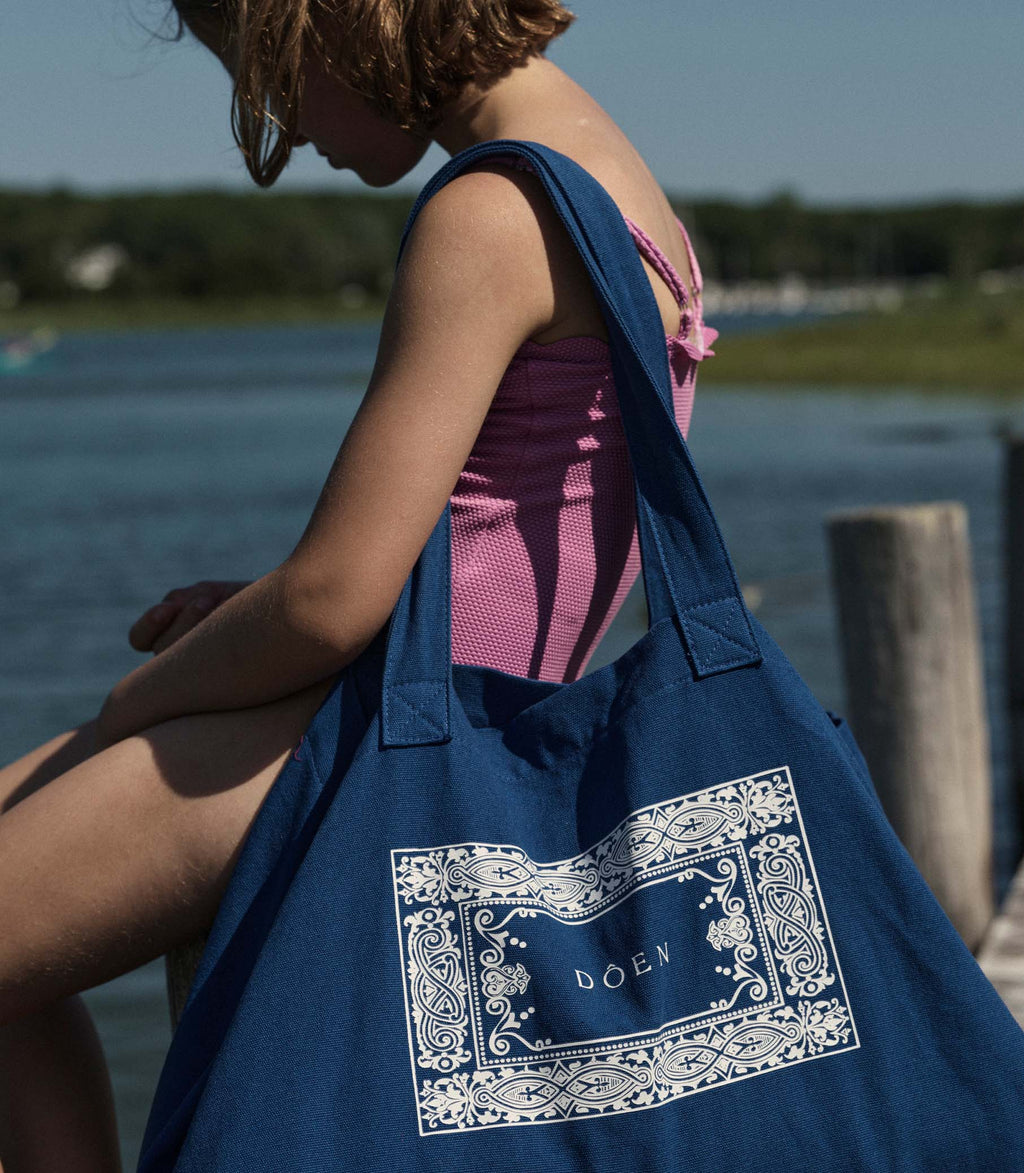 SUMMER ESSENTIALS TOTE -- OCEANIC