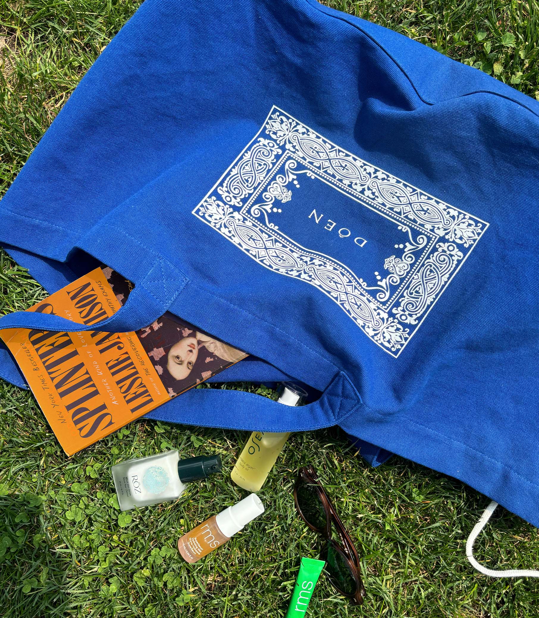 SUMMER ESSENTIALS TOTE -- OCEANIC