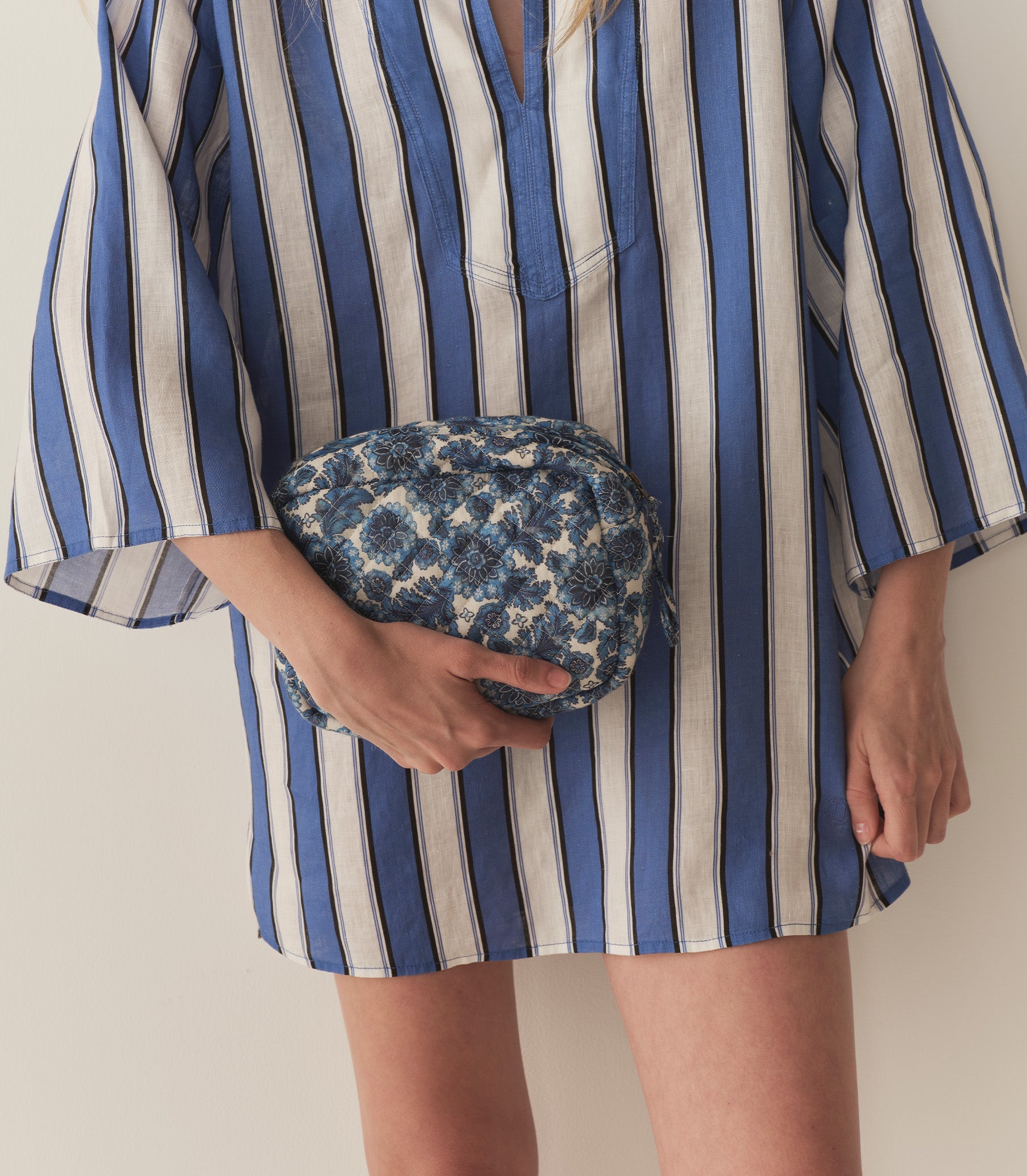 HOLLOWAY POUCH -- BLEU SOLEIL FLEURIT